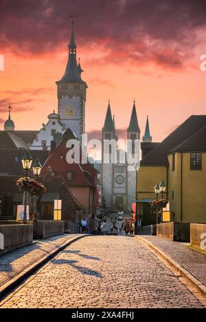 Wurzburg, Germania. Cattedrale e Ponte Vecchio principale, parte della strada romantica, Franconia - Baviera. Foto Stock