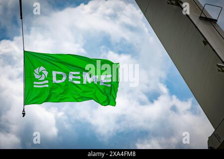 Zeebrugge, Belgio. 4 giugno 2024. Questa immagine mostra la presentazione della nave per installazione di rocce a tubo fallato "Yellowstone" del gruppo di infrastrutture offshore DEM, martedì 4 giugno 2024 a Zeebrugge. BELGA FOTO KURT DESPLENTER credito: Belga News Agency/Alamy Live News Foto Stock