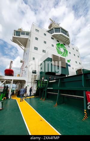 Zeebrugge, Belgio. 4 giugno 2024. Questa immagine mostra la presentazione della nave per installazione di rocce a tubo fallato "Yellowstone" del gruppo di infrastrutture offshore DEM, martedì 4 giugno 2024 a Zeebrugge. BELGA FOTO KURT DESPLENTER credito: Belga News Agency/Alamy Live News Foto Stock