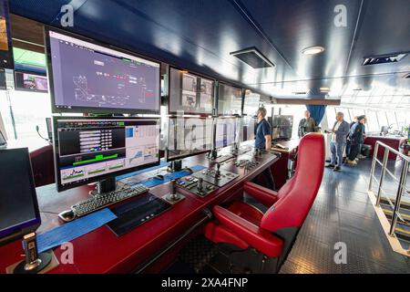 Zeebrugge, Belgio. 4 giugno 2024. Questa immagine mostra la presentazione della nave per installazione di rocce a tubo fallato "Yellowstone" del gruppo di infrastrutture offshore DEM, martedì 4 giugno 2024 a Zeebrugge. BELGA FOTO KURT DESPLENTER credito: Belga News Agency/Alamy Live News Foto Stock