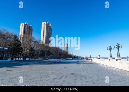 Alti edifici sulle rive del fiume Amur, Heihe, Heilongjiang, Cina, Asia Copyright: MichaelxRunkel 1184-10359 DATA RECORD NON DICHIARATA Foto Stock