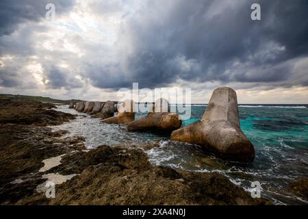 Tetrapods of Yonaguni Island, Yaeyama Islands, Japan, Asia Copyright: LauraxGrier 1218-1858 DATA RECORD NON DICHIARATA Foto Stock