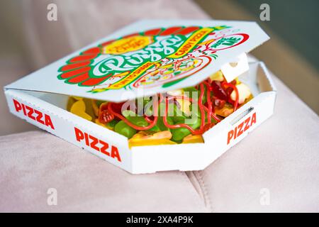 repubblica Ceca, Praga - 17 maggio 2024: Scatola con dessert dolce Chupa Chups Jelly Pizza Foto Stock
