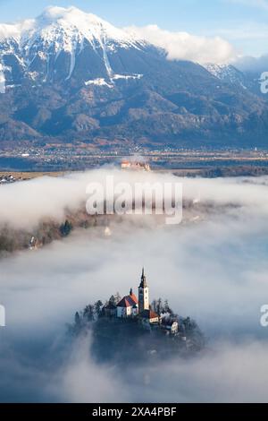 Misty Day, Lake Bled, Slovenia, Europa Copyright: NagyxMelinda 1265-386 DATA RECORD NON DICHIARATA Foto Stock