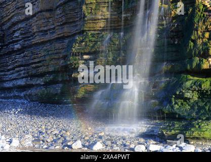 Cascata di Cwm Bach, spiaggia di Traeth Bach, vicino a Southerndown, Glamorgan Heritage Coast, Galles del Sud, Regno Unito, Europa Copyright: GeraintxTellem 1 Foto Stock