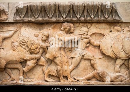 Frontone orientale del Tesoro Siphnian, Museo Archeologico di Delfi, Grecia Foto Stock