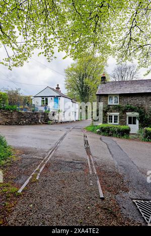 Il sentiero dei cammelli che passa attraverso la frazione di Hellandbridge North Cornwall Inghilterra Regno Unito Foto Stock