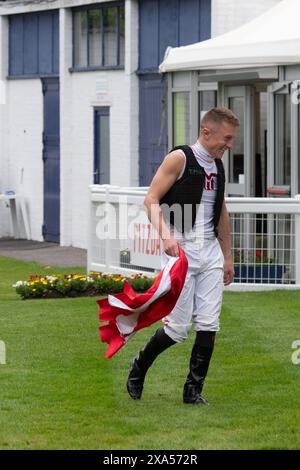 Windsor, Regno Unito. 3 giugno 2024. Jockey Tom Marquand era tutto sorridente al Royal Windsor Races questa sera. Crediti: Maureen McLean/Alamy Live News Foto Stock