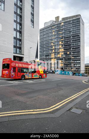 Met Tower parte dell'ex City of Glasgow College of Building and Printing, North Hanover Street, Glasgow, Scozia, Regno Unito, Europa Foto Stock