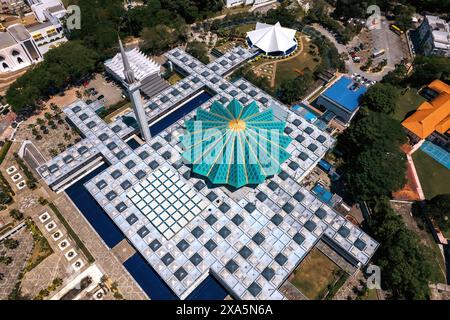 Vista aerea della moschea nazionale della Malesia o della Masjid Negara a Kuala Lumpur. Foto Stock