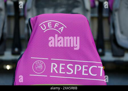 Aviva Stadium, Dublino, Irlanda. 4 giugno 2024. International Football Friendly, Repubblica d'Irlanda contro Ungheria; UEFA Respect Bib Credit: Action Plus Sports/Alamy Live News Foto Stock