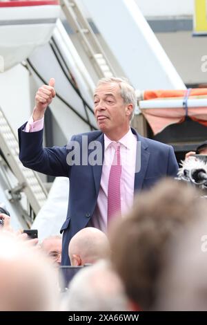 Clacton, Essex, Regno Unito 4 giugno 2024 Nigel Farage ha fatto una campagna elettorale a Clacton oggi. Foto Stock