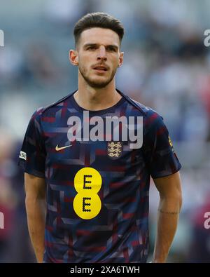 Il riso inglese Declan si scalda durante l'amichevole internazionale tra Inghilterra e Bosnia ed Erzegovina al St. James' Park di Newcastle, lunedì 3 giugno 2024. (Foto: Mark Fletcher | mi News) crediti: MI News & Sport /Alamy Live News Foto Stock