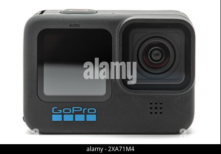 Action camera GoPro Hero 10 isolata su sfondo bianco. Foto Stock