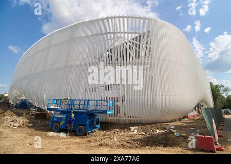 Bucarest, Romania. 4 giugno 2024: Berceni Arena Ice Rink viene presentata in un evento mediatico in occasione dei test tecnici iniziati prima dell'inaugurazione. La pista è stata costruita dal municipio del settore 4 e ospiterà la romena Hockey Supercup il 31 agosto 2024. Crediti: Lucian Alecu/Alamy Live News Foto Stock