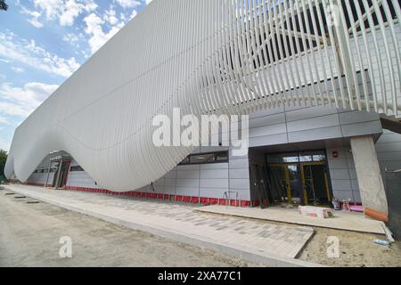 Bucarest, Romania. 4 giugno 2024: Berceni Arena Ice Rink viene presentata in un evento mediatico in occasione dei test tecnici iniziati prima dell'inaugurazione. La pista è stata costruita dal municipio del settore 4 e ospiterà la romena Hockey Supercup il 31 agosto 2024. Crediti: Lucian Alecu/Alamy Live News Foto Stock