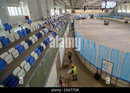 Bucarest, Romania. 4 giugno 2024: Berceni Arena Ice Rink viene presentata in un evento mediatico in occasione dei test tecnici iniziati prima dell'inaugurazione. La pista è stata costruita dal municipio del settore 4 e ospiterà la romena Hockey Supercup il 31 agosto 2024. Crediti: Lucian Alecu/Alamy Live News Foto Stock