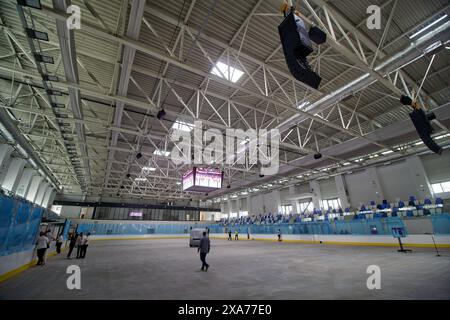 Bucarest, Romania. 4 giugno 2024: Berceni Arena Ice Rink viene presentata in un evento mediatico in occasione dei test tecnici iniziati prima dell'inaugurazione. La pista è stata costruita dal municipio del settore 4 e ospiterà la romena Hockey Supercup il 31 agosto 2024. Crediti: Lucian Alecu/Alamy Live News Foto Stock