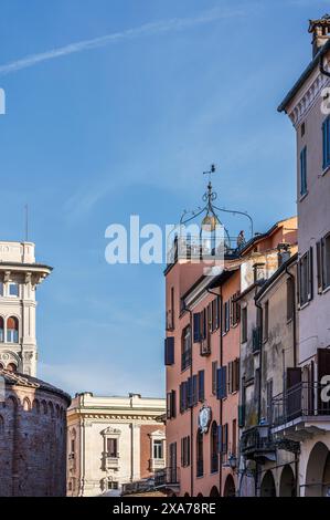 Case a Piazza delle Erbe, città di Mantova, provincia di Mantova, Mantova, sul fiume Mincio, Lombardia, Italia, Europa Foto Stock