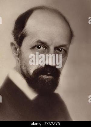 1924 c, Parigi , FRANCIA : il compositore francese ALBERT ROUSSEL ( 1869 - 1937 ). Foto di Manuel Frères , Parigi . - STORIA - FOTO STORICHE - COMPOSITORE - OPERA LIRICA - CLASSICA - RITRATTO - MUSICISTA - MUSICA - BARBA - BARBA -- ARCHIVIO GBB Foto Stock