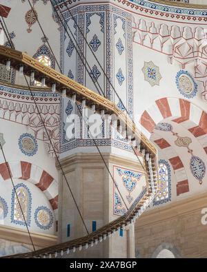 Il bellissimo interno della Moschea centrale Sabanci ad Adana, Turchia Foto Stock