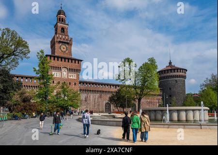 Castello/Fortezza Castello Sforzesco con porta Torre del Filarete, città metropolitana di Milano, regione metropolitana, Lombardia, Italia, Europa Foto Stock