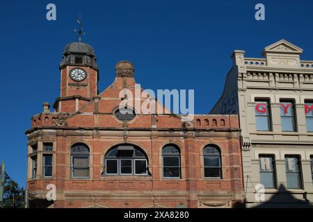 In King Street, Newtown, Sydney, l'ufficio postale in stile Queen Anne degli anni '1890 progettato dall'architetto governativo W L Vernon, iconico paesaggio occidentale interno Foto Stock