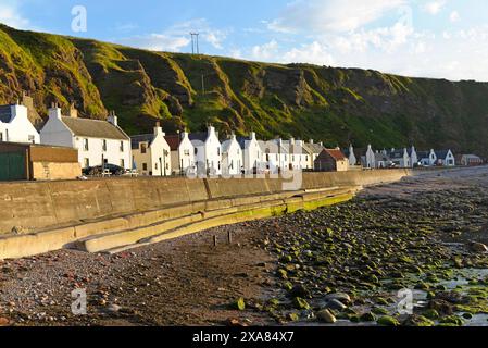 Villaggio di pescatori Pennan sulla costa settentrionale scozzese, set del film LOKAL HERO 1983 con Burt Lancaster, Scozia, Gran Bretagna, Europa Foto Stock