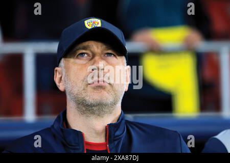 Bucarest, Romania. 4 giugno 2024. L'allenatore della Romania Eduard Iordanescu reagisce prima dell'amichevole di calcio internazionale tra Romania e Bulgaria allo stadio Steaua di Bucarest, Romania, 4 giugno 2024. Crediti: Cristian Cristel/Xinhua/Alamy Live News Foto Stock