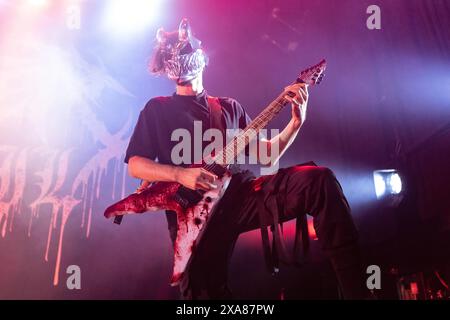 Oslo, Norvegia. 4 giugno 2024. La band deathcore russa Slaughter to prevail perferme un concerto dal vivo al Rockefeller di Oslo. Qui il chitarrista Dmitry Mamedov viene visto dal vivo sul palco. (Photo Credit: Gonzales Photo/Alamy Live News Foto Stock