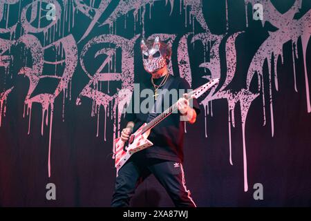 Oslo, Norvegia. 4 giugno 2024. La band deathcore russa Slaughter to prevail perferme un concerto dal vivo al Rockefeller di Oslo. Qui il chitarrista Jack Simmons viene visto dal vivo sul palco. (Photo Credit: Gonzales Photo/Alamy Live News Foto Stock