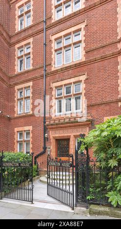 Kent House, costosi appartamenti di lusso a Kensington Court, Kensington, Londra, Inghilterra. Foto Stock