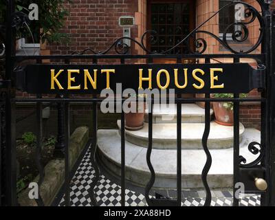 Kent House, costosi appartamenti di lusso a Kensington Court, Kensington, Londra, Inghilterra. Foto Stock