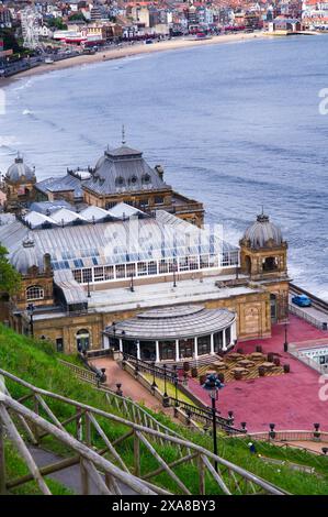 Guardando in basso sul complesso di divertimenti Spa a Scarborough Foto Stock