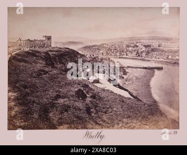 Whitby visto dall'East Side guardando a ovest dall'album fotografico vittoriano datato giugno 1882 Foto Stock