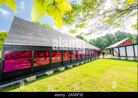 Londra, Regno Unito. 5 giugno 2024. Arcipelagico Void il 23° Padiglione Serpentine progettato dall'architetto coreano Minsuk Cho con sede a Seoul e dalla sua ditta Mass Studies. Situato vicino a Serpentine South nei Kensington Gardens, sarà visibile al pubblico dal 7 giugno al 27 ottobre 2024. Crediti: Guy Bell/Alamy Live News Foto Stock