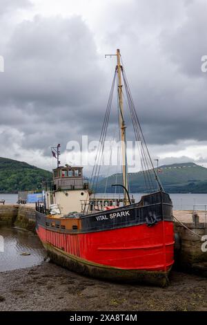 INVERARAY, ARGYLL & BUTE, SCOZIA, REGNO UNITO, MAGGIO 29. Vista del Vital Spark nel porto di Inveraray, Argyll, Scozia, il 29 maggio 2024 Foto Stock