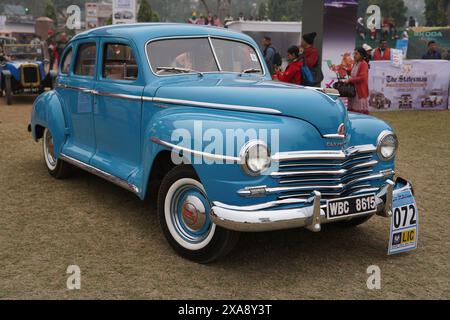 1948 Plymouth Offerte De Luxe auto con 3569 cc e motore a 6 cilindri, WBC 8615 India. Foto Stock