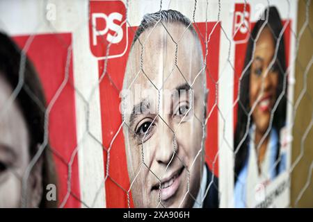 Bruxelles, Belgio. 5 giugno 2024. Immagine di manifesti elettorali con foto di politici, per le strade di Laeken-Laken, Bruxelles, mercoledì 05 giugno 2024. Il Belgio tiene le elezioni per gli organi legislativi regionali, federali ed europei il 9 giugno. BELGA PHOTO ERIC LALMAND credito: Belga News Agency/Alamy Live News Foto Stock