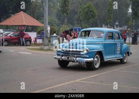 1948 Plymouth Offerte De Luxe auto con 3569 cc e motore a 6 cilindri, WBC 8615 India. Foto Stock