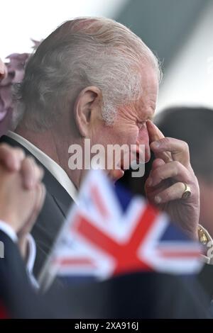 Re Carlo III all'evento commemorativo nazionale del Regno Unito per il 80° anniversario del D-Day, ospitato dal Ministero della difesa sul Southsea Common a Portsmouth, Hampshire. Data foto: Mercoledì 5 giugno 2024. Foto Stock