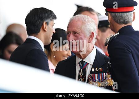 Re Carlo III all'evento commemorativo nazionale del Regno Unito per il 80° anniversario del D-Day, ospitato dal Ministero della difesa sul Southsea Common a Portsmouth, Hampshire. Data foto: Mercoledì 5 giugno 2024. Foto Stock