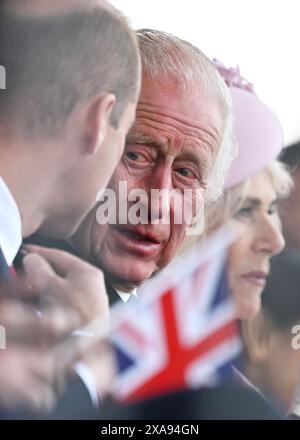 Re Carlo III all'evento commemorativo nazionale del Regno Unito per il 80° anniversario del D-Day, ospitato dal Ministero della difesa sul Southsea Common a Portsmouth, Hampshire. Data foto: Mercoledì 5 giugno 2024. Foto Stock