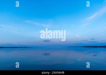 Meraviglioso tramonto sul Mar Baltico, penisola di Holnis sul fiordo di Flensburg, Glücksburg, Schleswig-Holstein, Germania del Nord Foto Stock