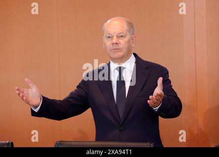 OLAF Scholz, Bundeskanzler , Deutschland, Berlino, Bundeskanzleramt, DAS Bundeskabinett befasst sich in sciabola 103. Sitzung 5. Juni 2024 unterem mit dem Entwurf eines Jahressteuergesetzes 2024. *** Olaf Scholz, Cancelliere federale, Germania, Berlino, Cancelleria federale, nella sua 103a riunione del 5 giugno 2024, il governo federale discuterà, tra l'altro, il progetto di legge fiscale annuale del 2024 Foto Stock