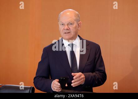 OLAF Scholz, Bundeskanzler , Deutschland, Berlino, Bundeskanzleramt, DAS Bundeskabinett befasst sich in sciabola 103. Sitzung 5. Juni 2024 unterem mit dem Entwurf eines Jahressteuergesetzes 2024. *** Olaf Scholz, Cancelliere federale, Germania, Berlino, Cancelleria federale, nella sua 103a riunione del 5 giugno 2024, il governo federale discuterà, tra l'altro, il progetto di legge fiscale annuale del 2024 Foto Stock