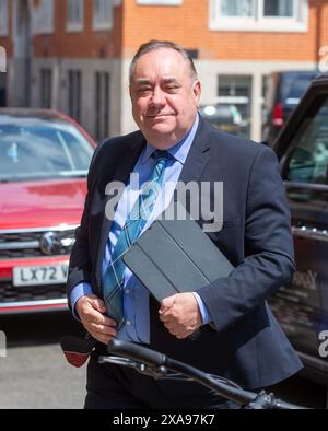 Londra, Inghilterra, Regno Unito. 5 giugno 2024. L'ex primo ministro scozzese e leader del partito ALBA ALEX SALMOND arriva alla conferenza stampa sulle elezioni generali a Westminster. (Credit Image: © Tayfun Salci/ZUMA Press Wire) SOLO PER USO EDITORIALE! Non per USO commerciale! Crediti: ZUMA Press, Inc./Alamy Live News Foto Stock