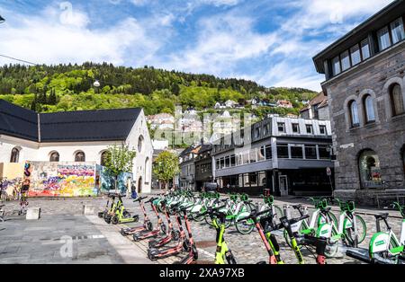 Strade con case tradizionali a Bergen, Norvegia Foto Stock