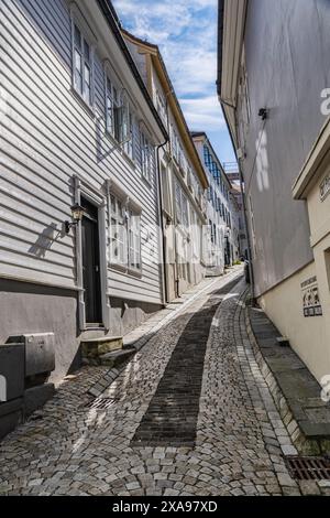 Strade con case tradizionali a Bergen, Norvegia Foto Stock