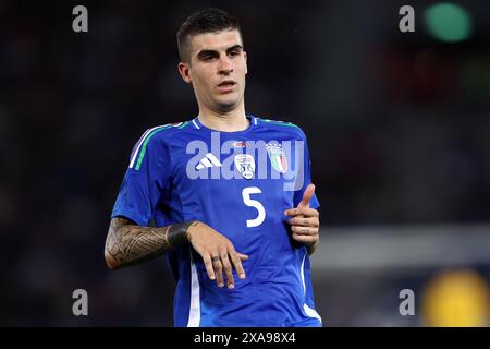 Gianluca Mancini d'Italia guarda avanti durante l'amichevole tra Italia e Turkiye allo Stadio Renato Dallara il 4 giugno 2024 a Bologna. Foto Stock